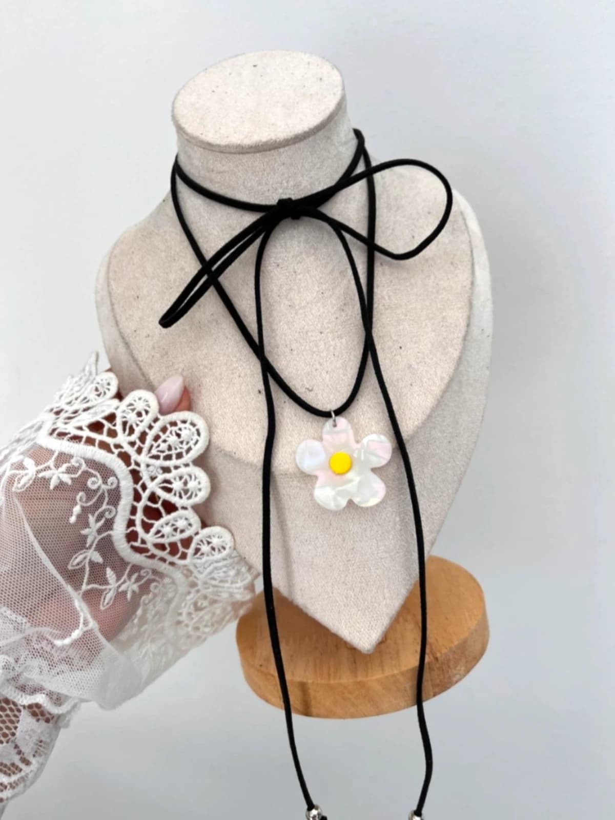 Choker Flor Blanca Tornasol